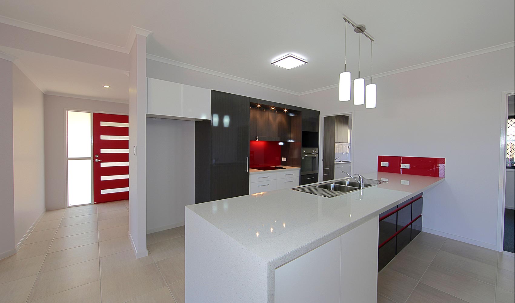 Modern kitchen by Bargara Homes